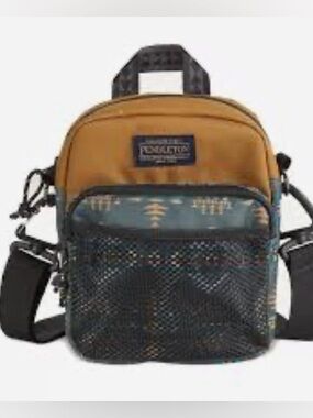 Pendleton crossbody zip top olive and tan bag.Southwestern design.